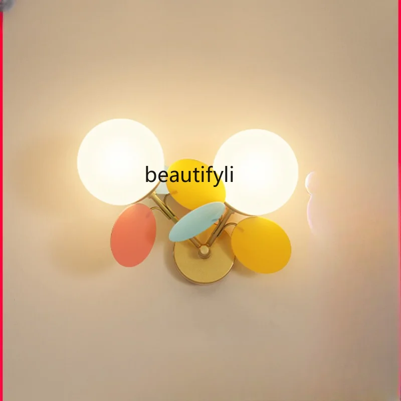 Настенный светильник для спальни, простая современная прикроватная тумбочка для спальни для девочек, дизайнерские креативные лампы для прохода Изображение 0